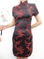 Kurzes Kleid blühen schwarz/rot Größe 34