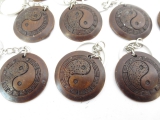 Polystone yin yang Schlüsselanhänger set von 12 braun 