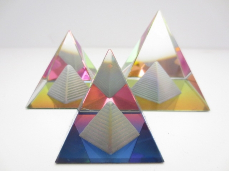 Kristall-Prisma Pyramide-Form mit Pyramide darin