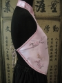 Chinesisches Shirt mit Öffnung und Blumen (rosa)