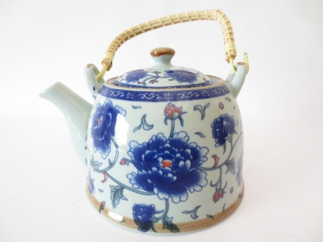 Teekanne mit Blumen blau