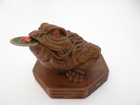 Feng Shui Frosch braun mit Glücksmünze