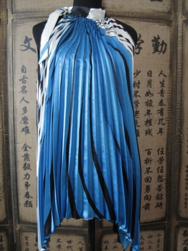 Gestreiftes Kleid in blau